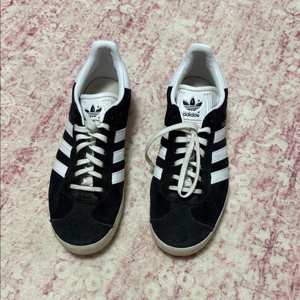 Adidas Men's Black and White Classic Sneakers